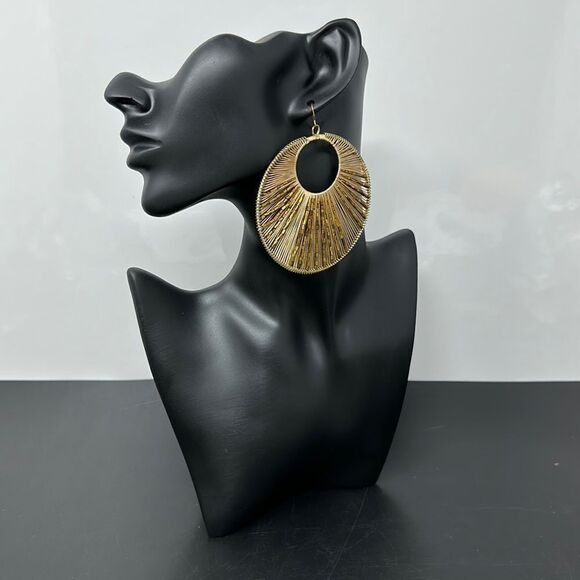 Costume jewelry earrings - Picture 1 of 2